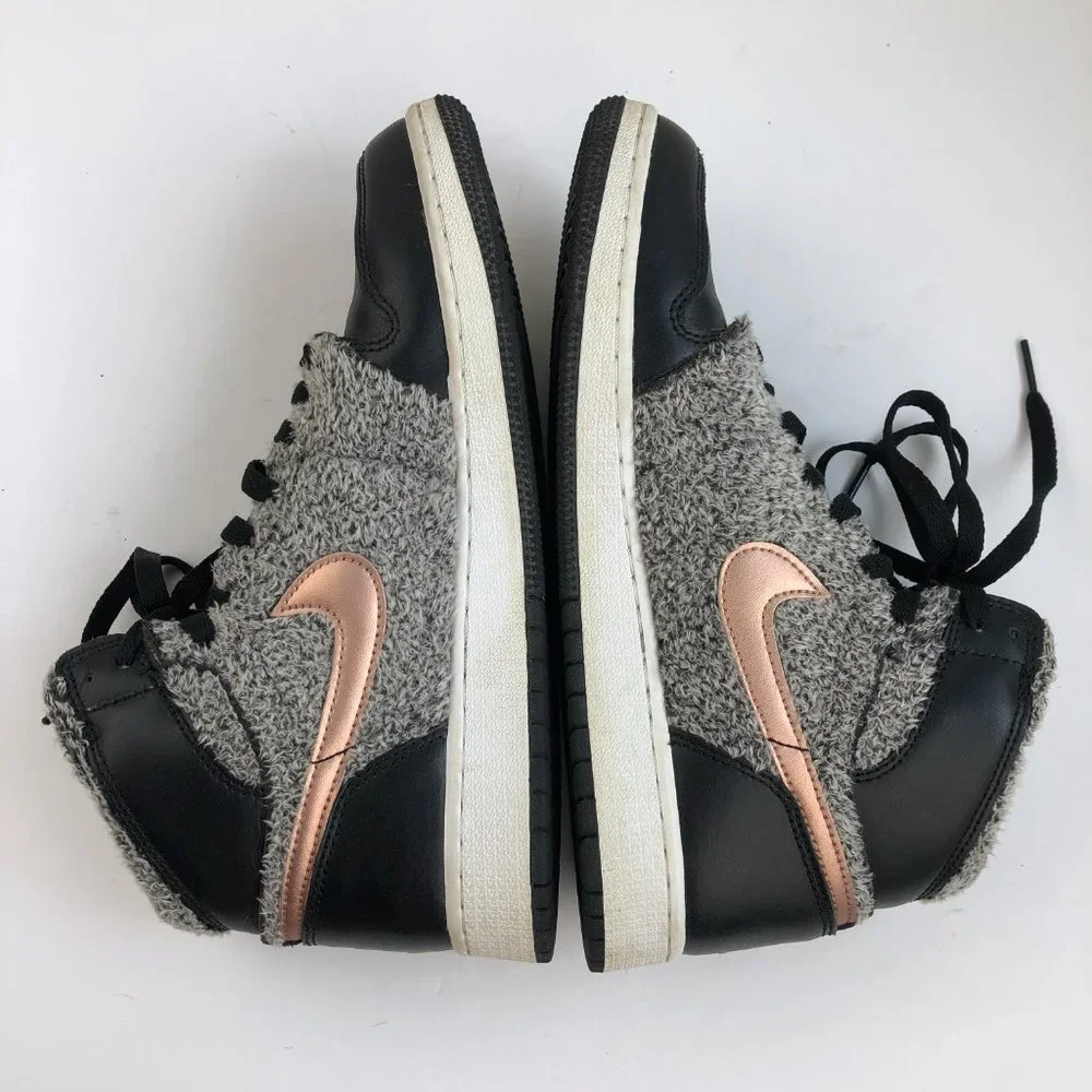 AIR JORDAN 1 RETRO HIGH TD FUR BLACK FUR GOLD Collectible Sneakers